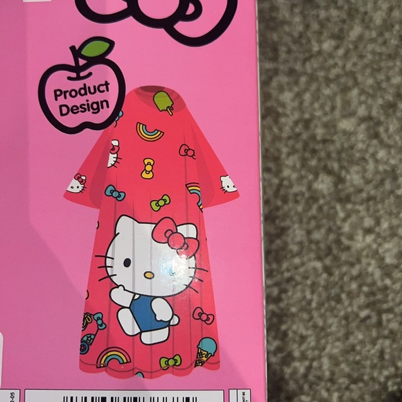 hello kitty comfy throw with sleeves - Picture 3 of 4
